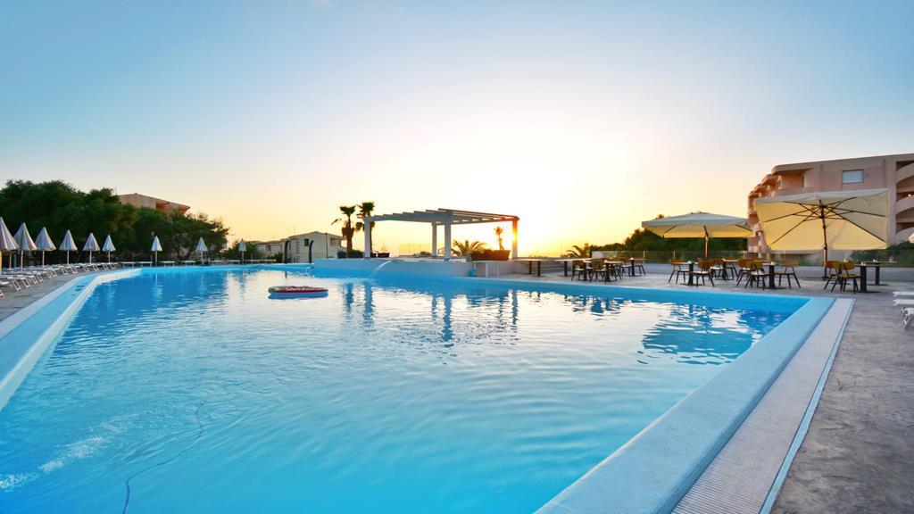 Horizon Hotel Badesi Ngoại thất bức ảnh